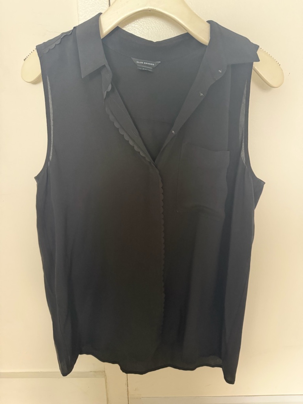 Club Monaco Black Sleeveless Scallop-Edge Collared Camisole